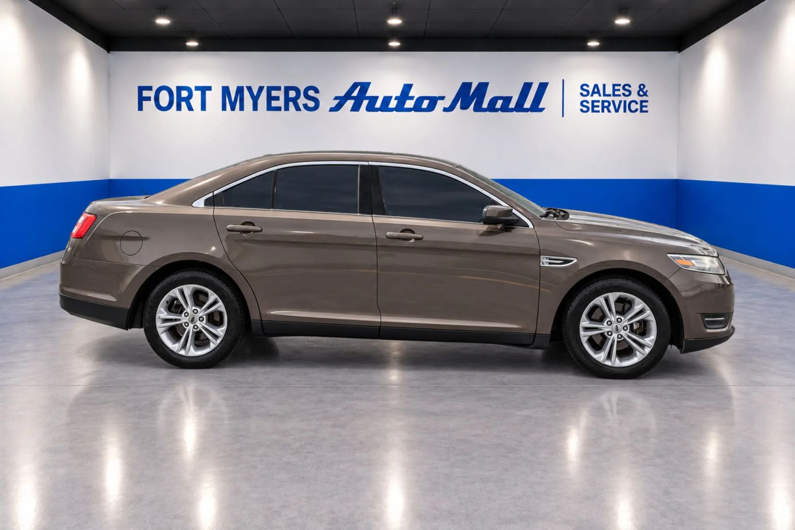 Photo 2 of this Ford Taurus