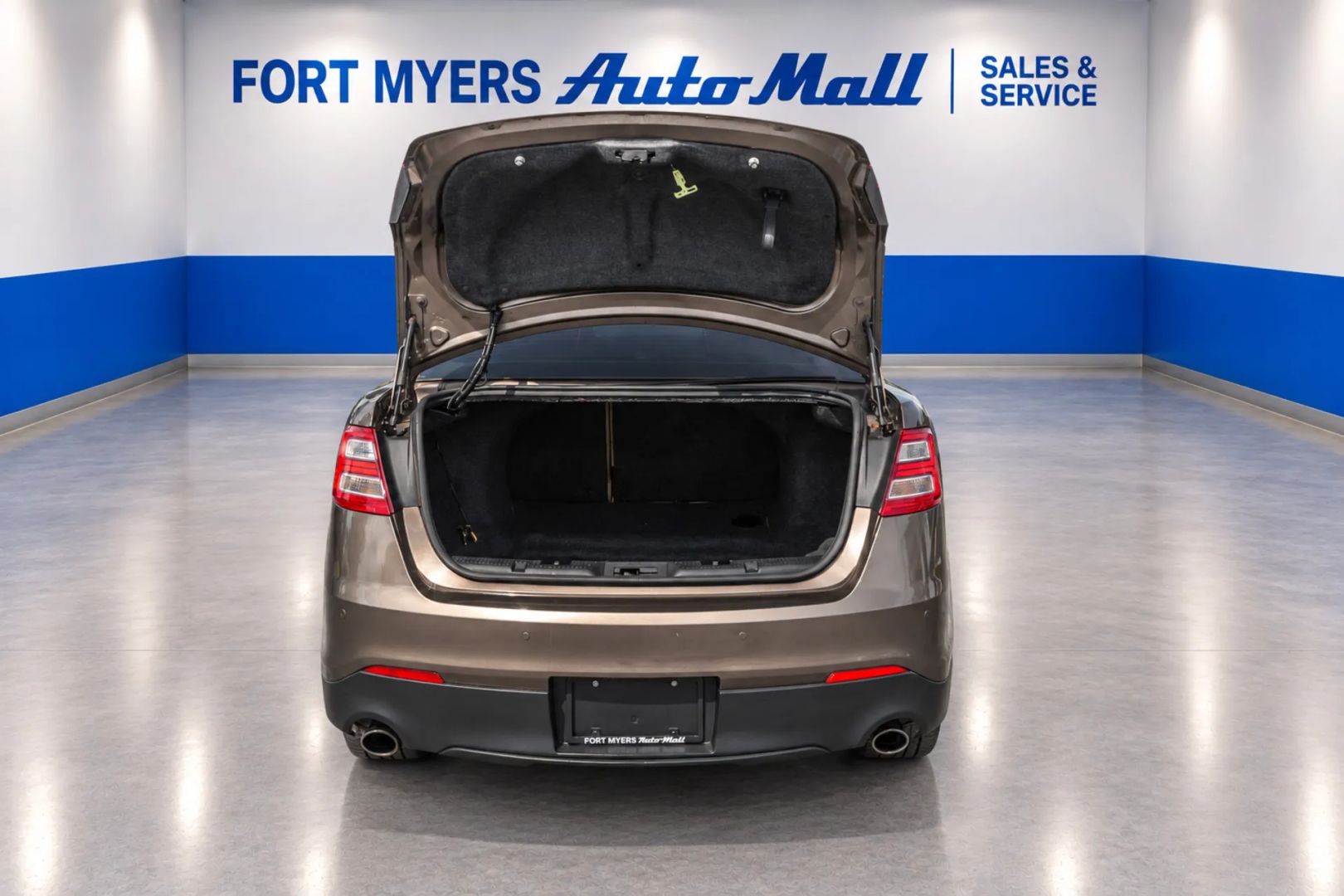 Photo 10 of this Ford Taurus