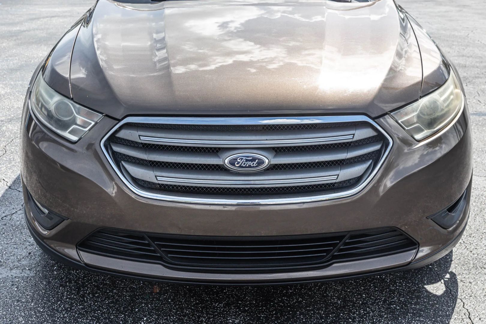 Photo 14 of this Ford Taurus