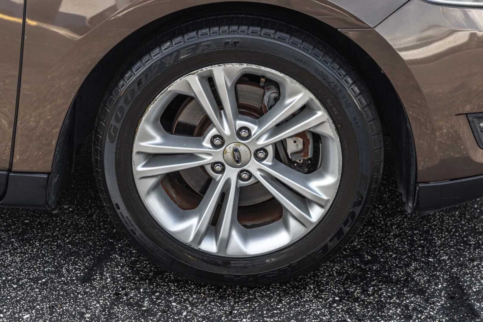 Photo 15 of this Ford Taurus