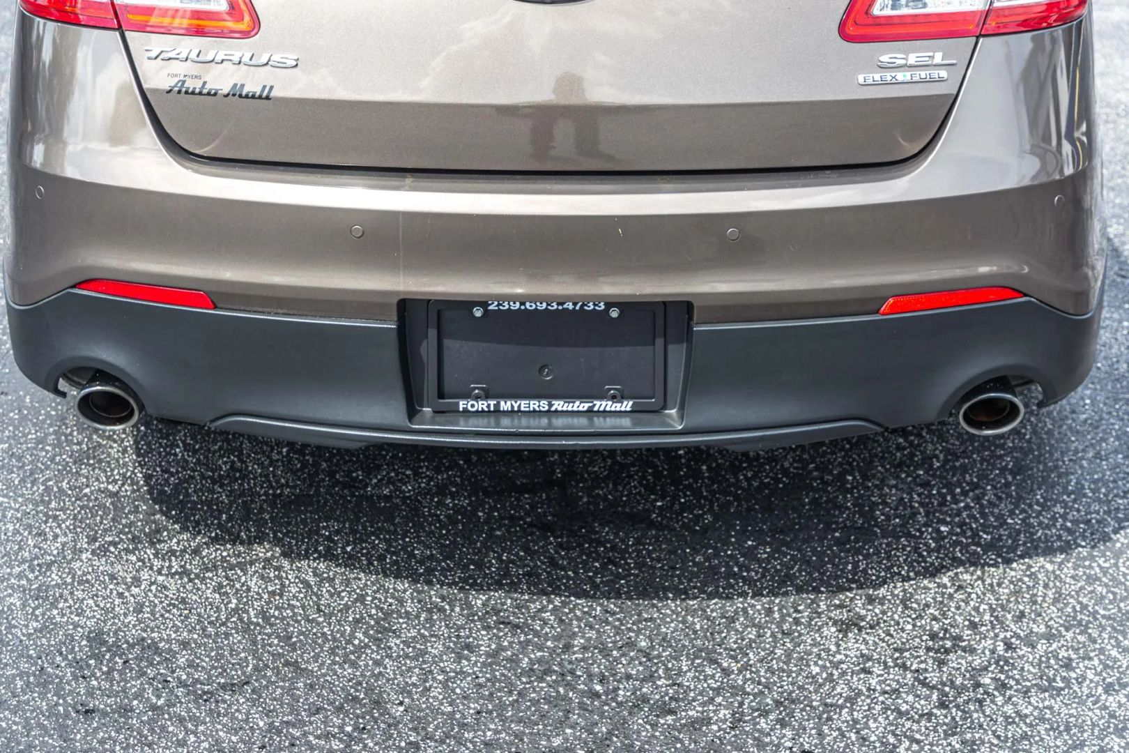 Photo 25 of this Ford Taurus