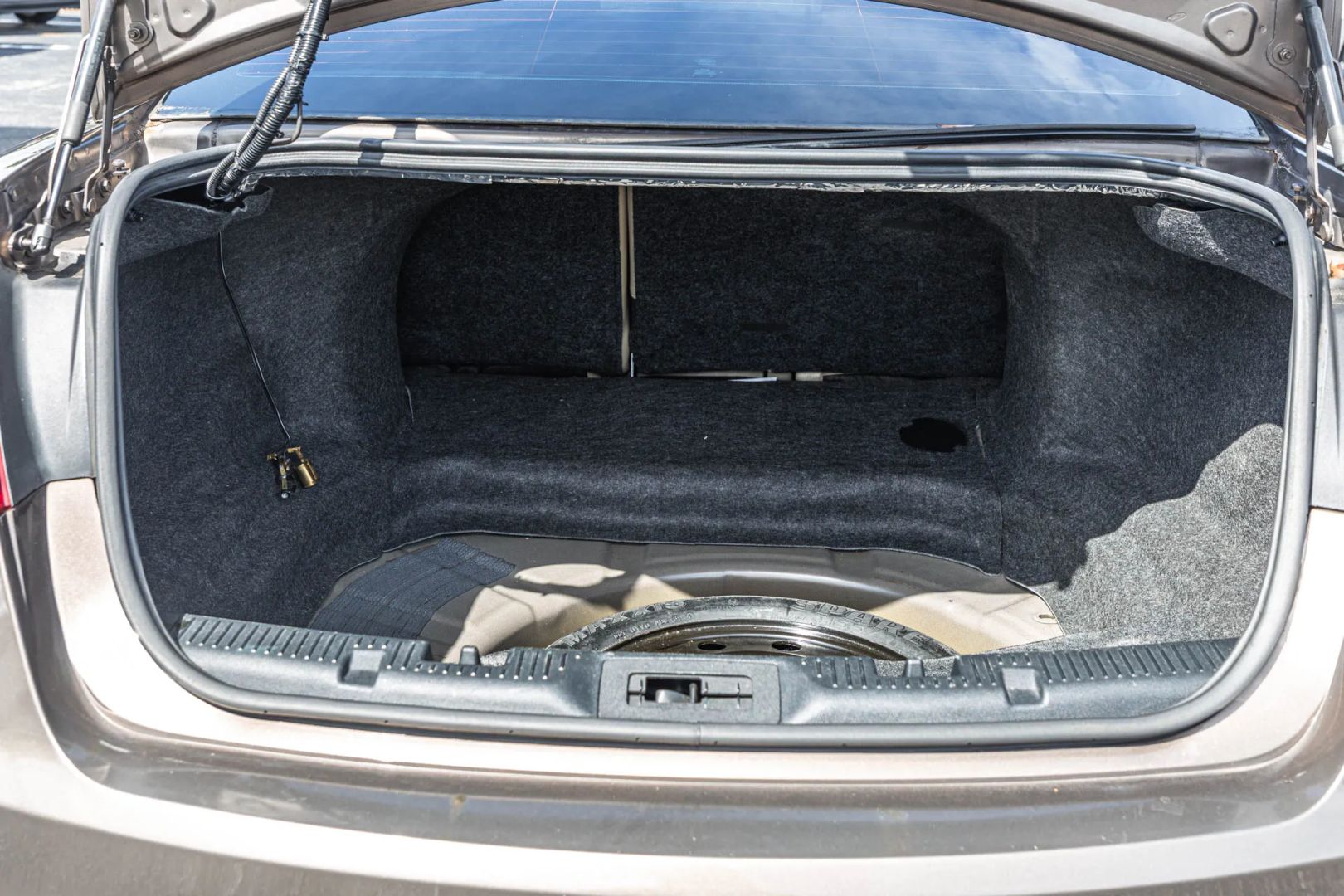 Photo 26 of this Ford Taurus