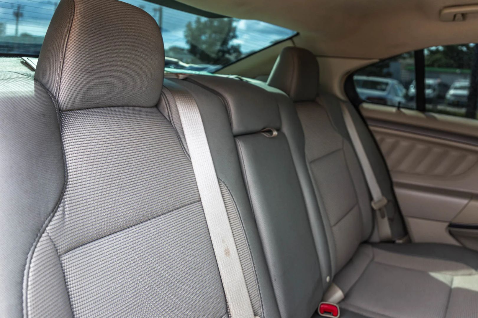 Photo 37 of this Ford Taurus
