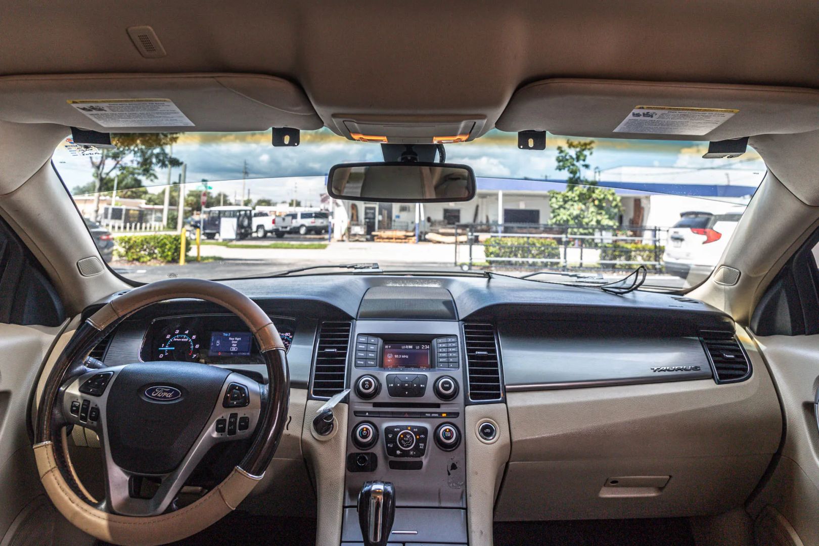 Photo 43 of this Ford Taurus