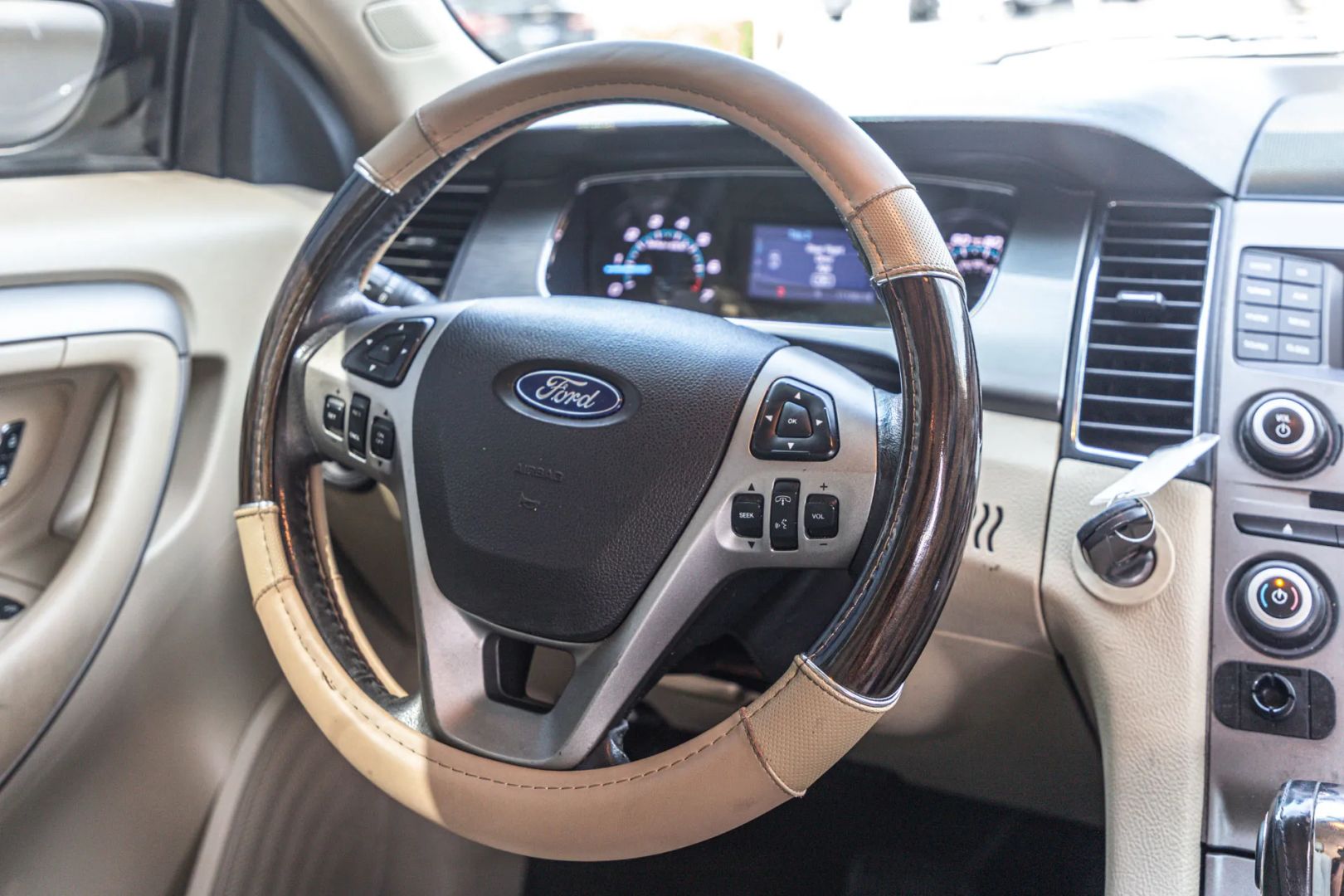 Photo 49 of this Ford Taurus