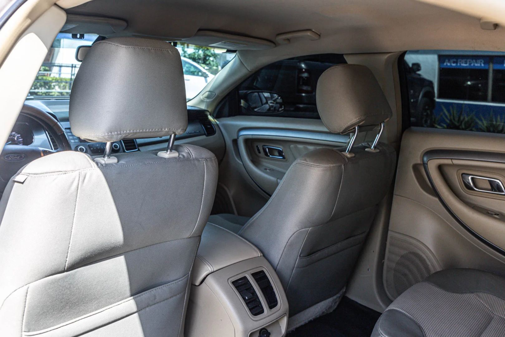 Photo 53 of this Ford Taurus
