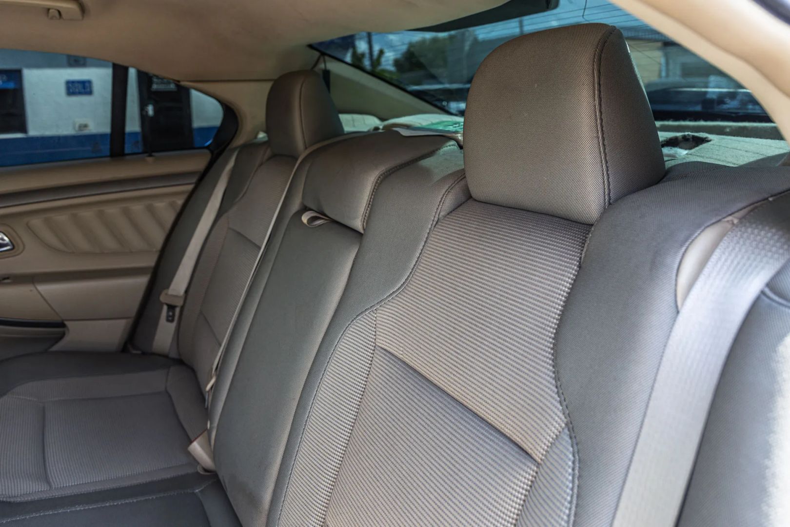 Photo 54 of this Ford Taurus