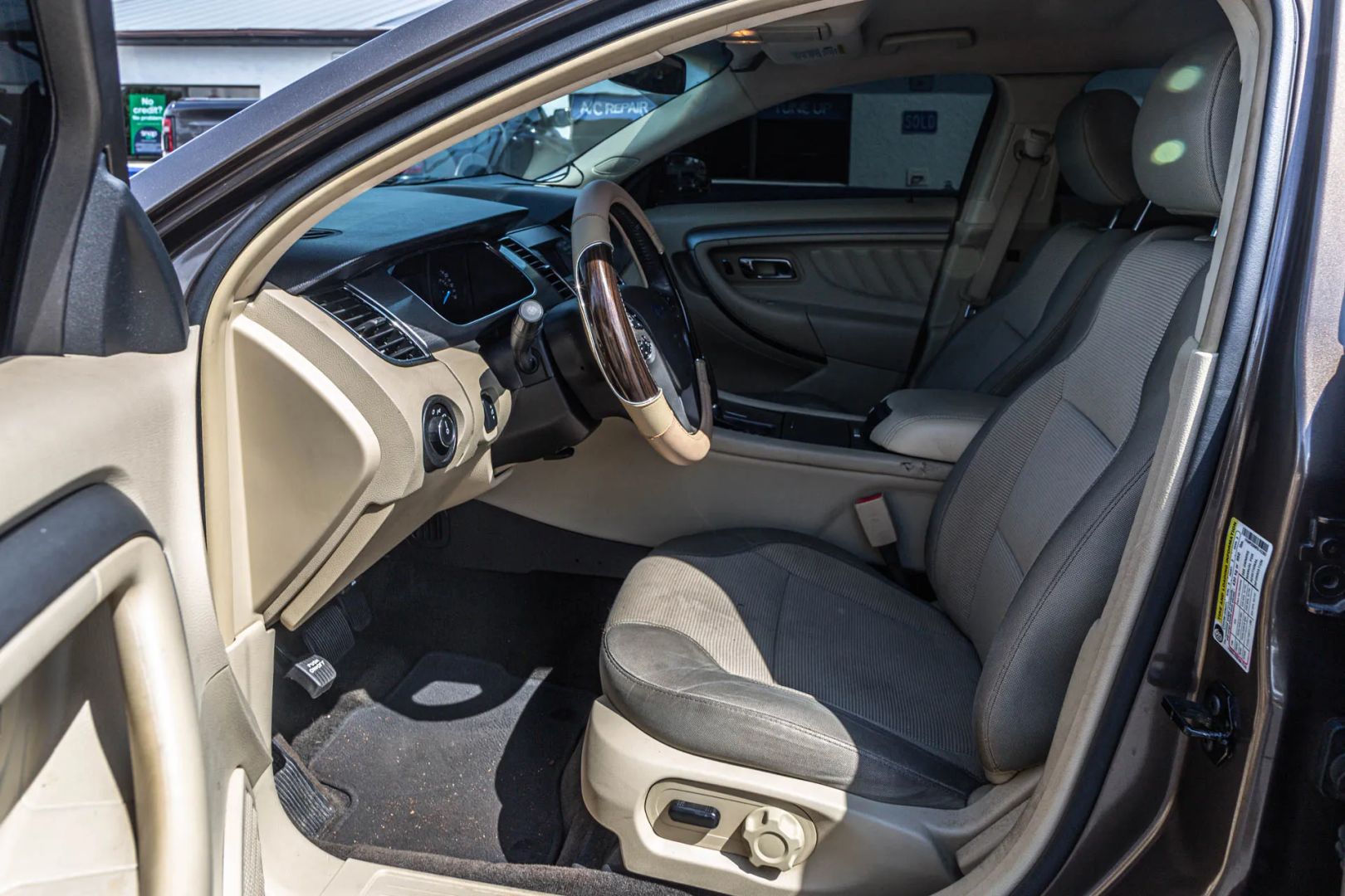 Photo 59 of this Ford Taurus