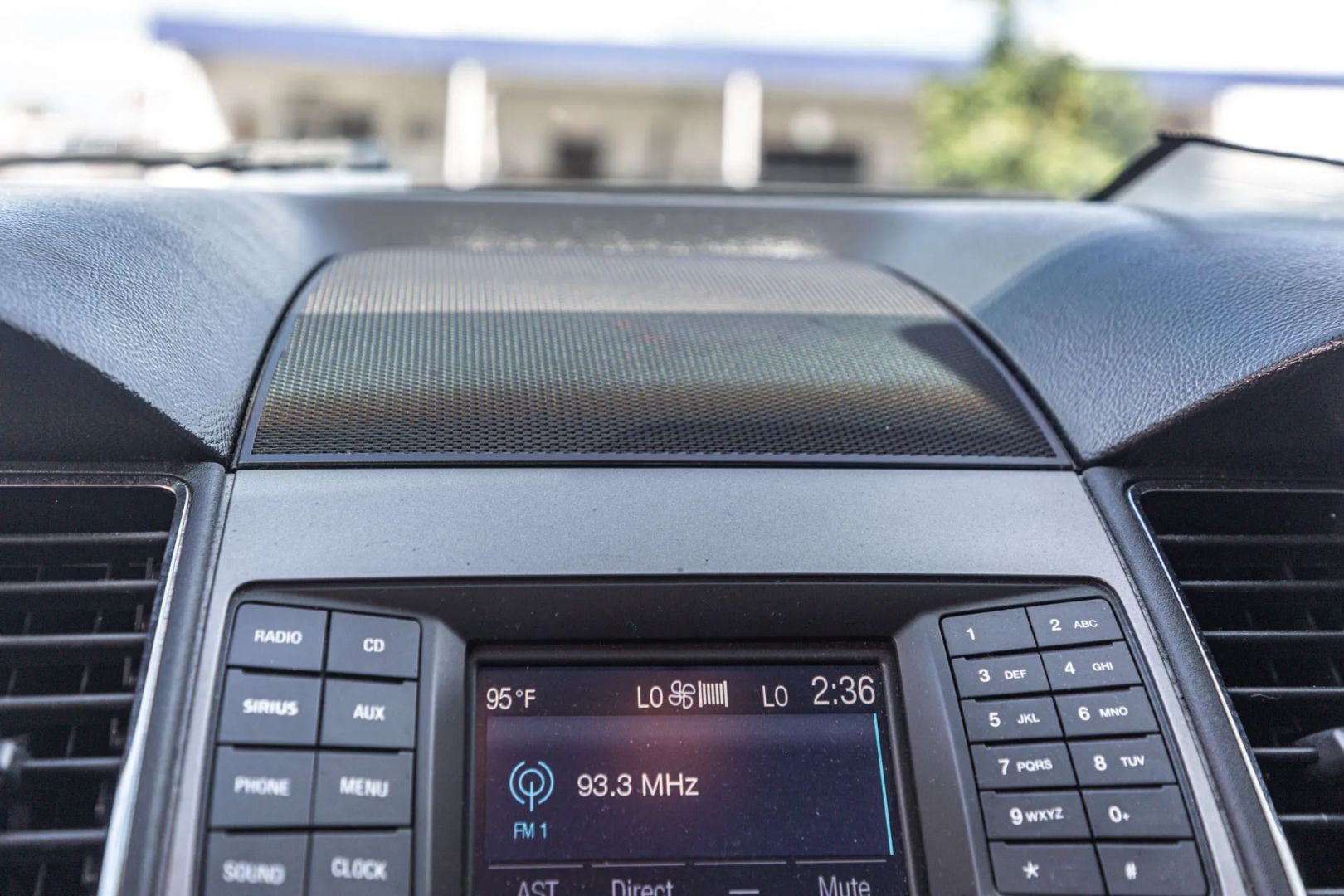 Photo 66 of this Ford Taurus