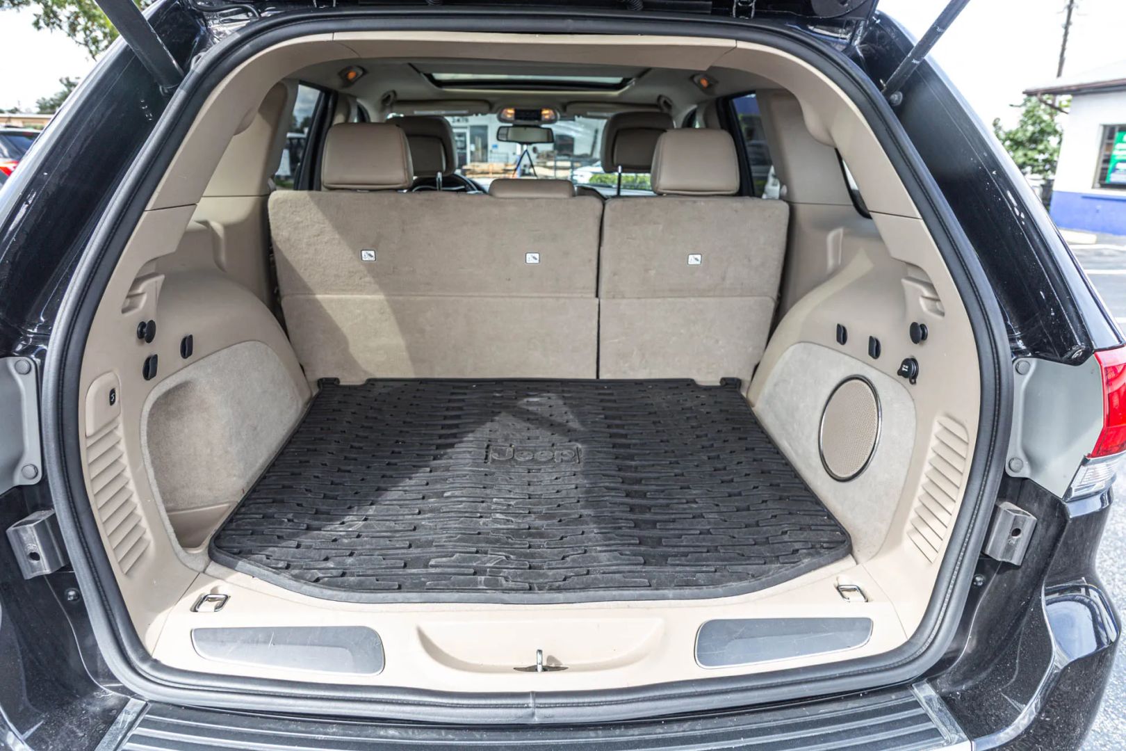 Photo 21 of this Jeep Grand Cherokee