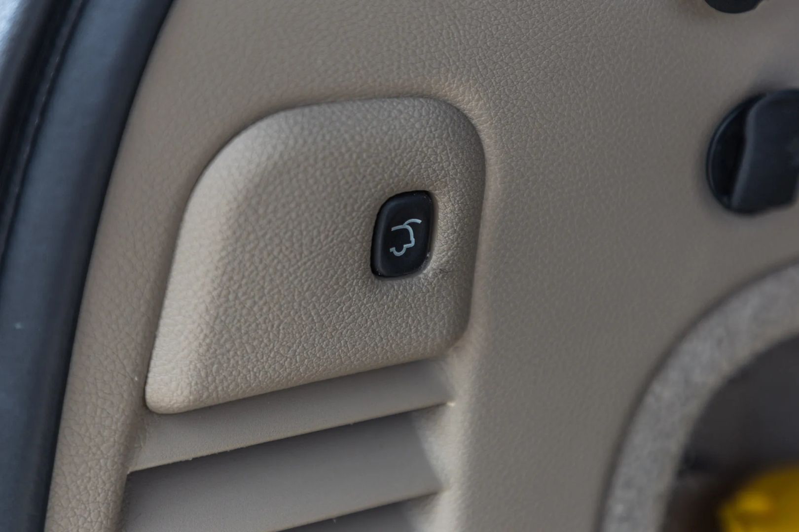 Photo 26 of this Jeep Grand Cherokee