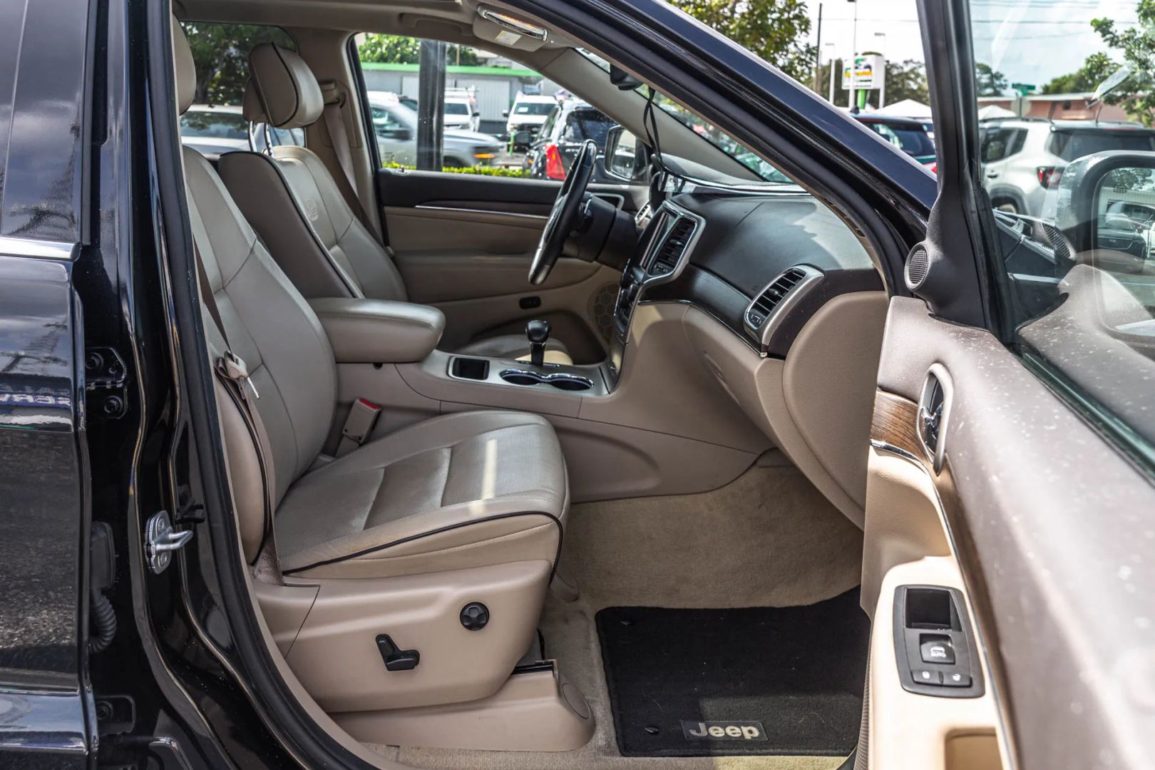 Photo 29 of this Jeep Grand Cherokee