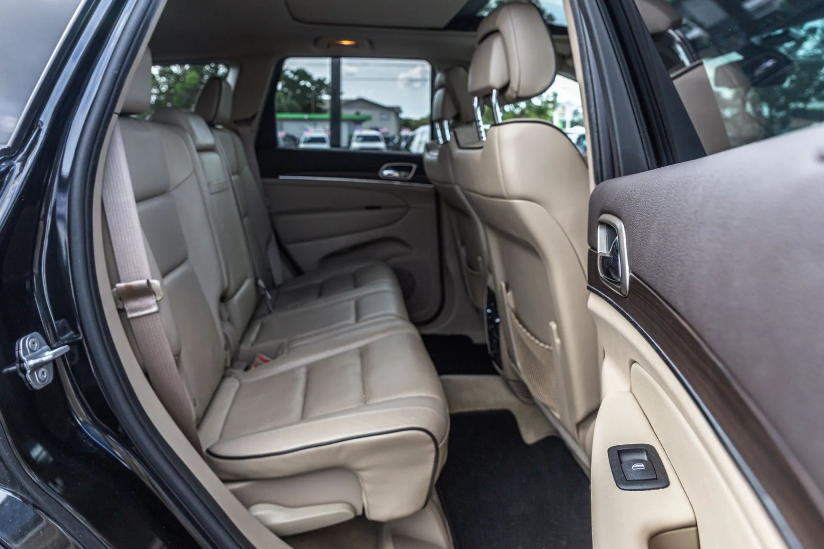Photo 39 of this Jeep Grand Cherokee