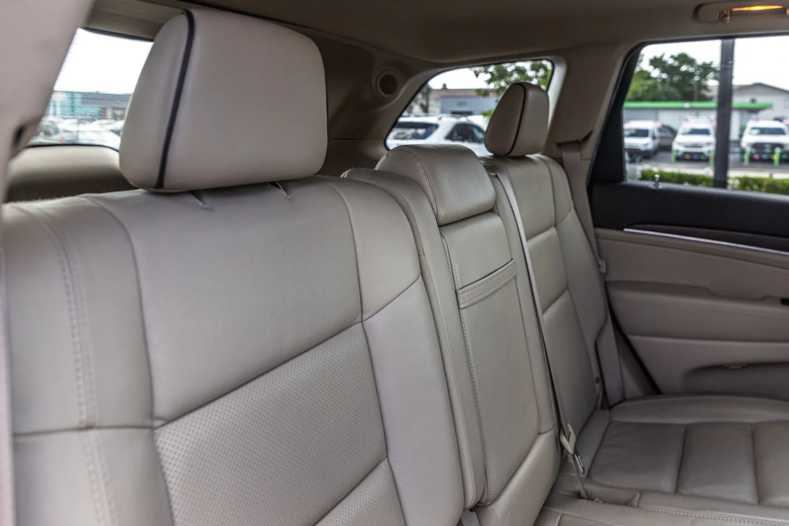 Photo 40 of this Jeep Grand Cherokee