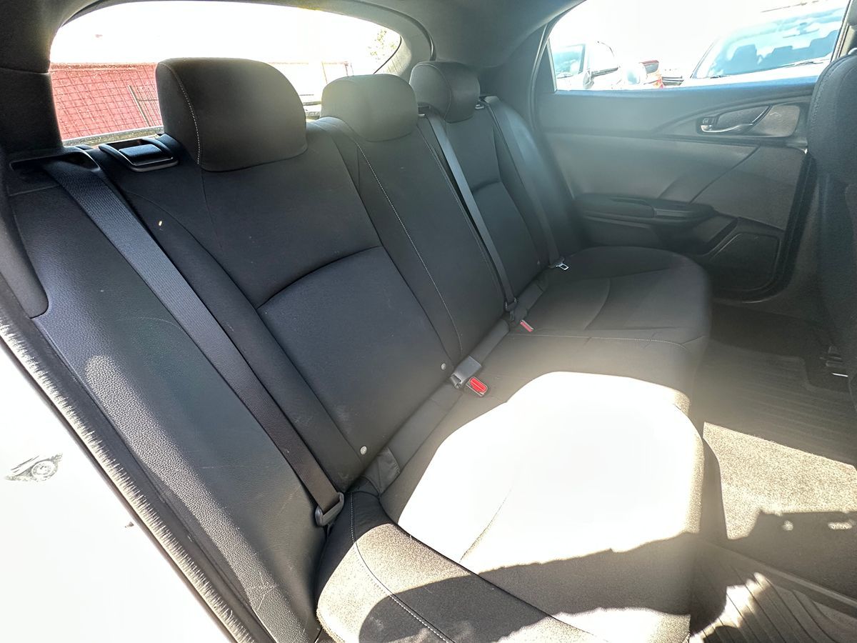 2018 Honda Civic Hatchback Sport - Photo 16
