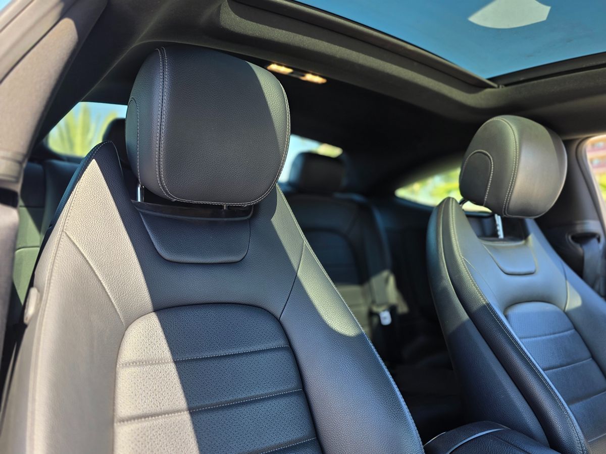 Mercedes-Benz C300 photo 10
