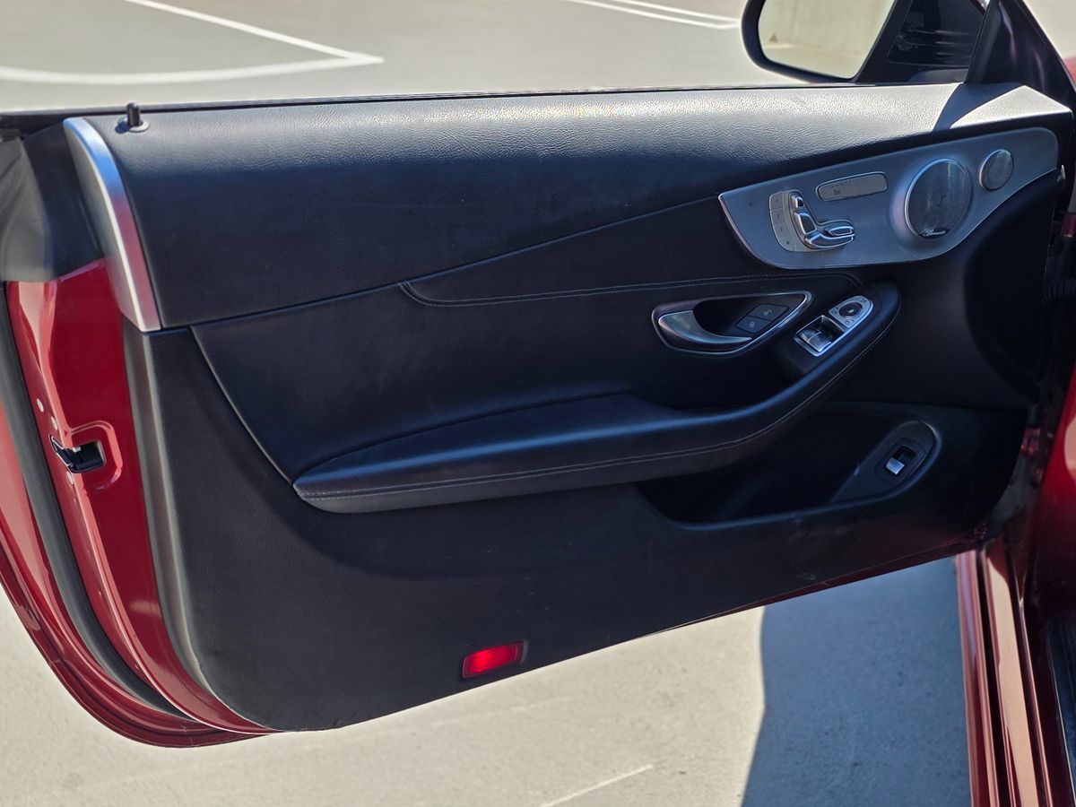 Mercedes-Benz C300 photo 13