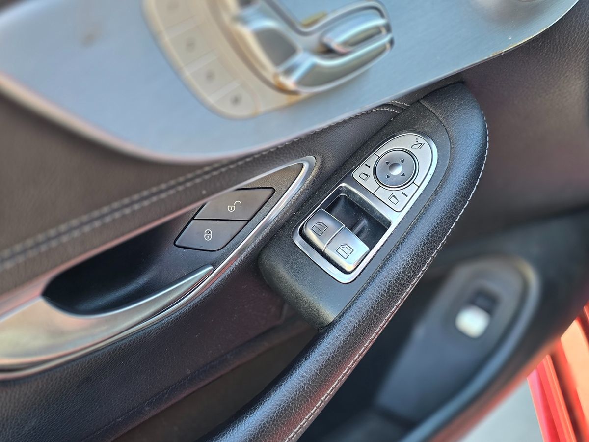 Mercedes-Benz C300 photo 14