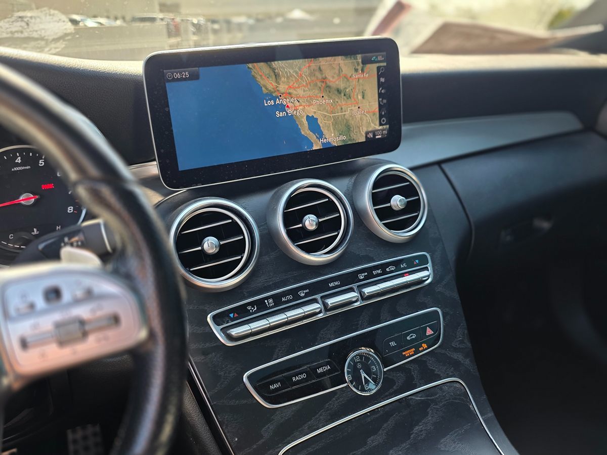 Mercedes-Benz C300 photo 17