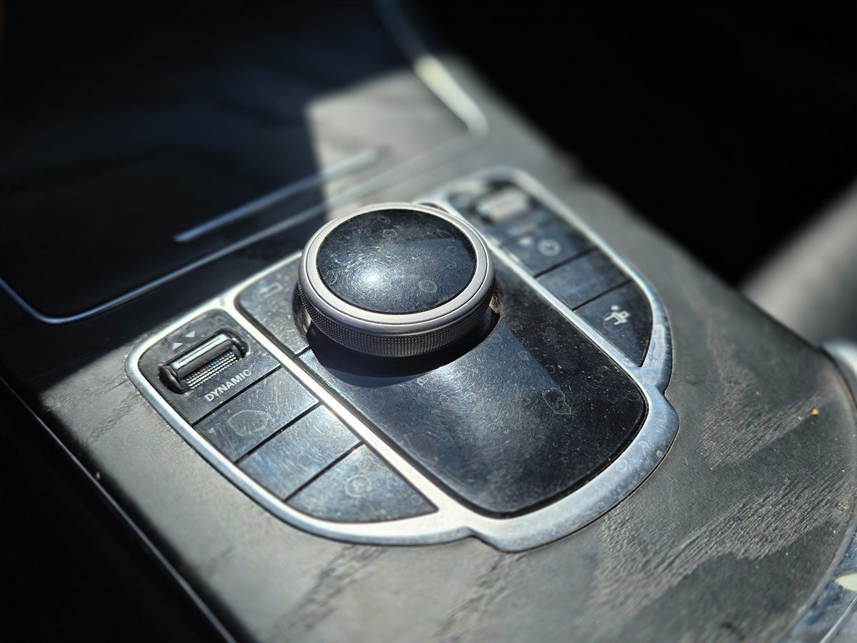 Mercedes-Benz C300 photo 18
