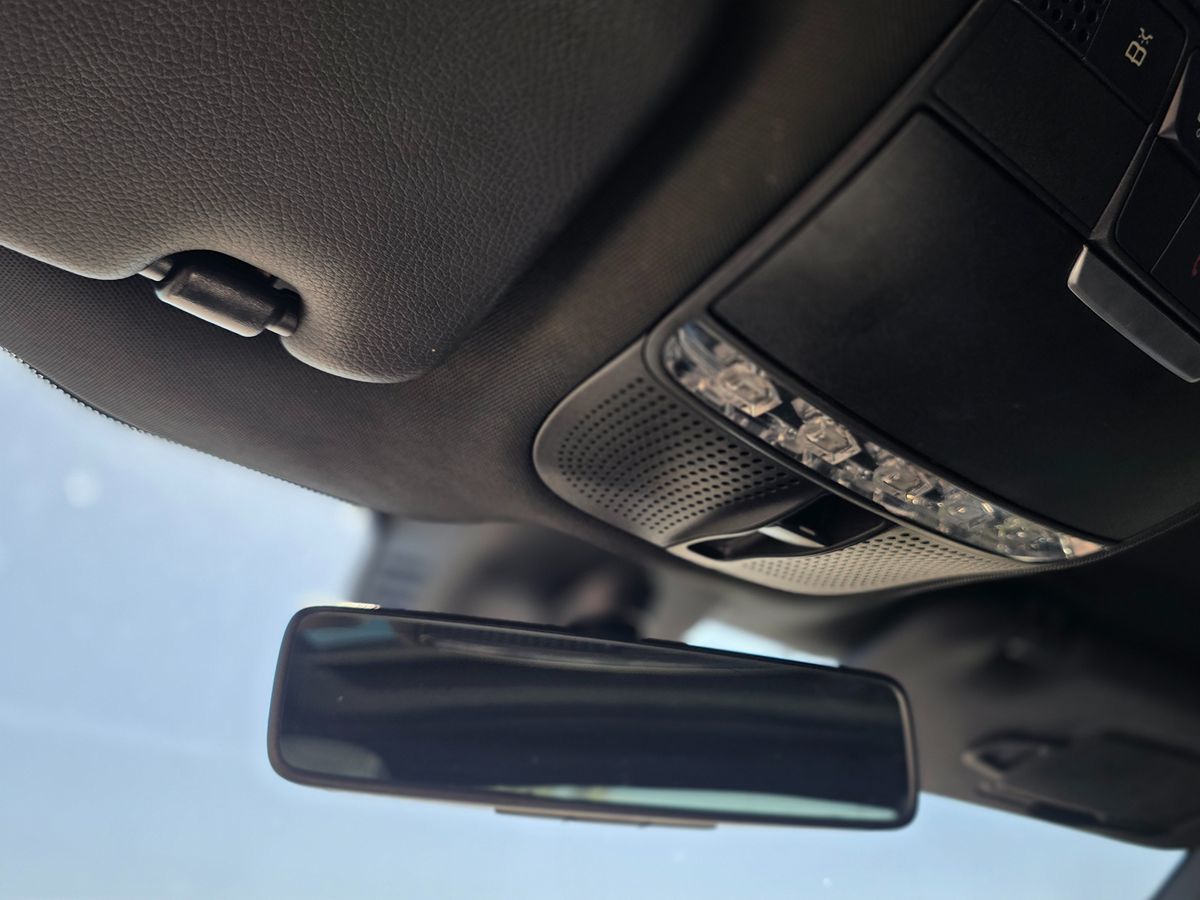Mercedes-Benz C300 photo 20