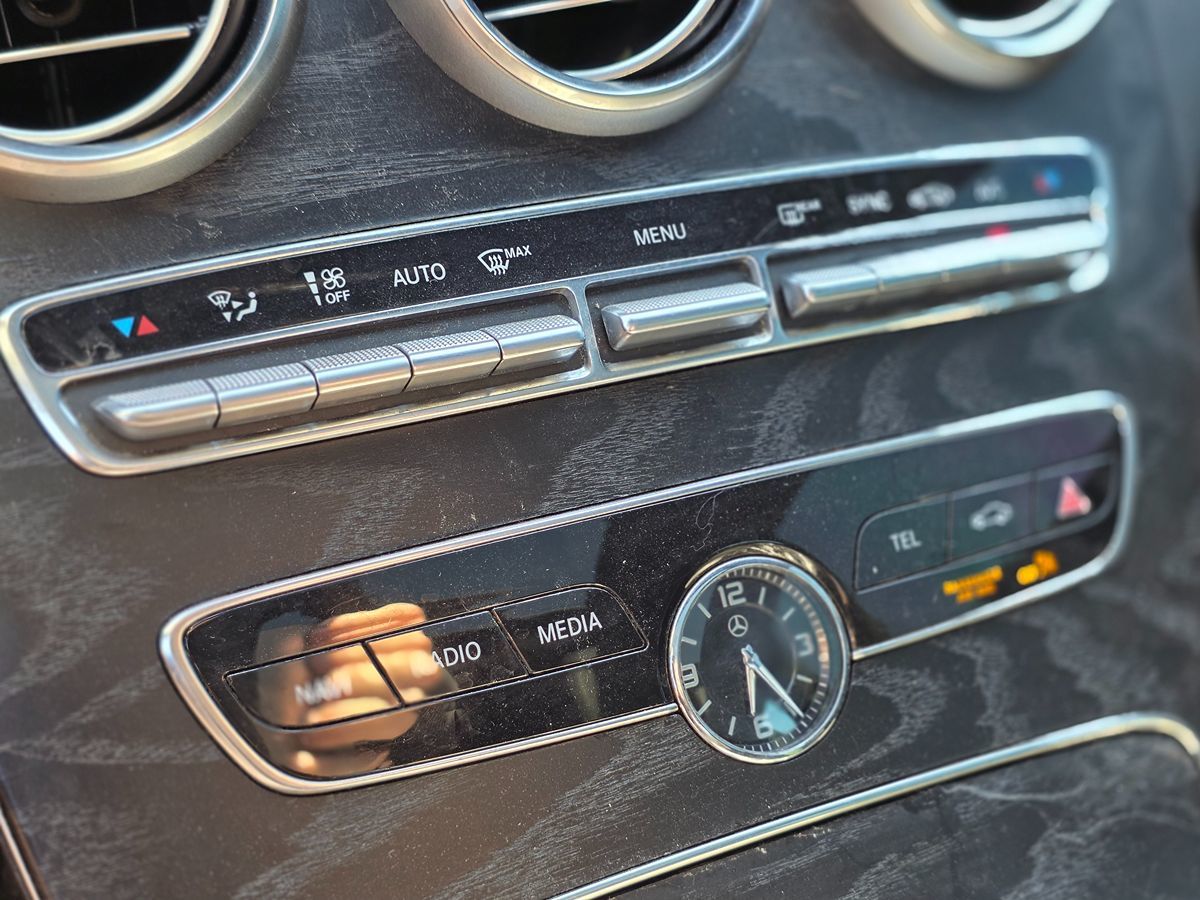 Mercedes-Benz C300 photo 23