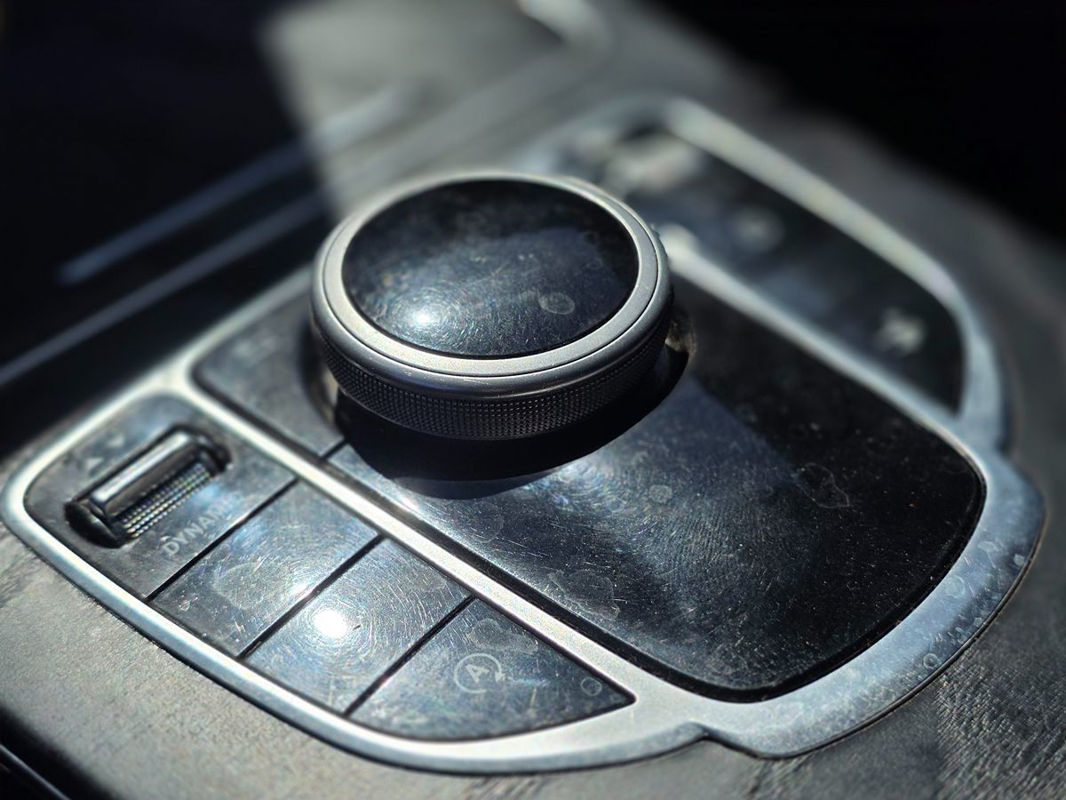 Mercedes-Benz C300 photo 24