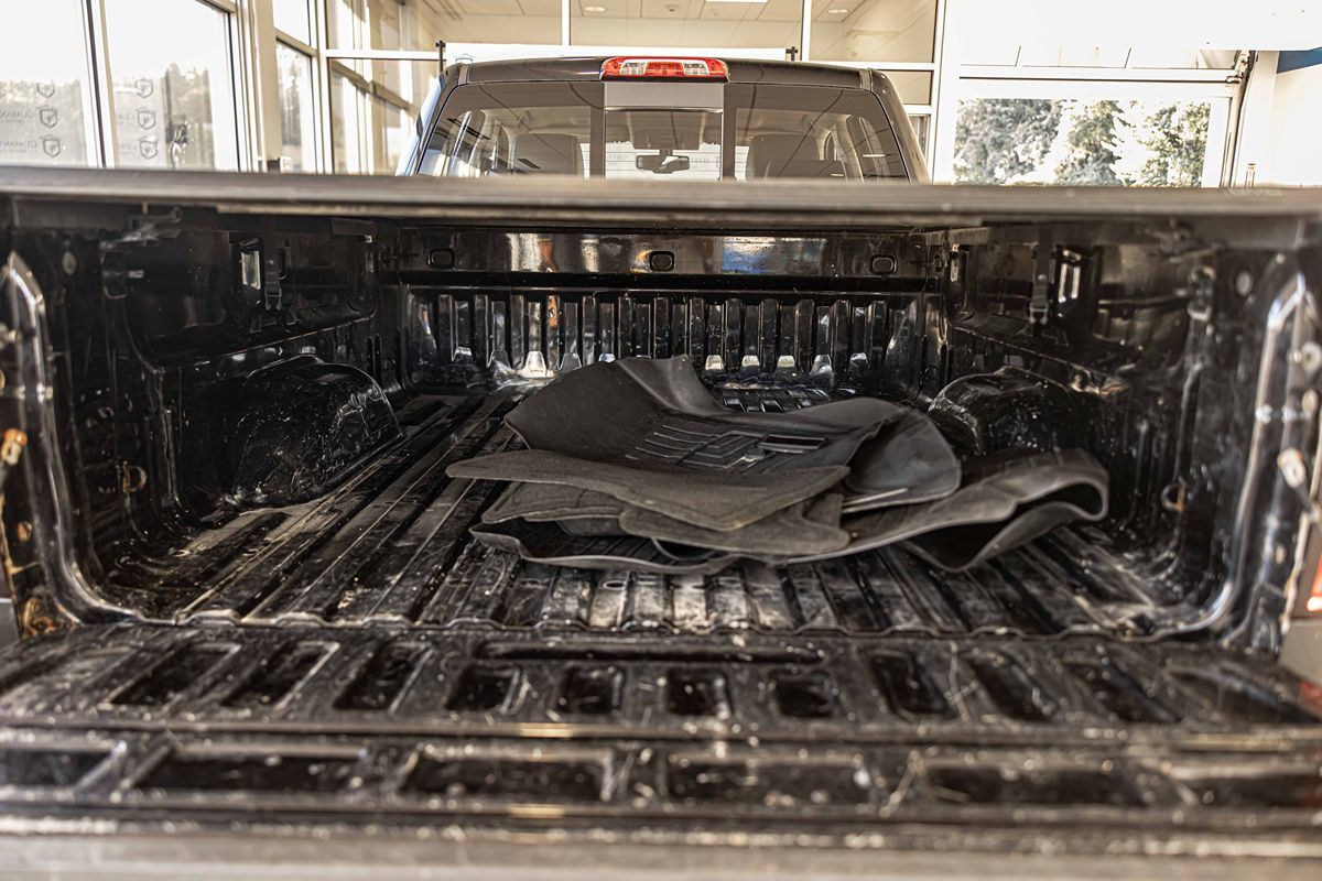 2015 GMC SIERRA - Image 18