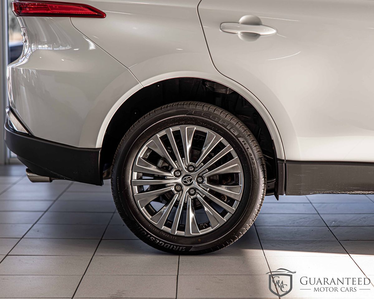 2021 Toyota Venza LE photo 12