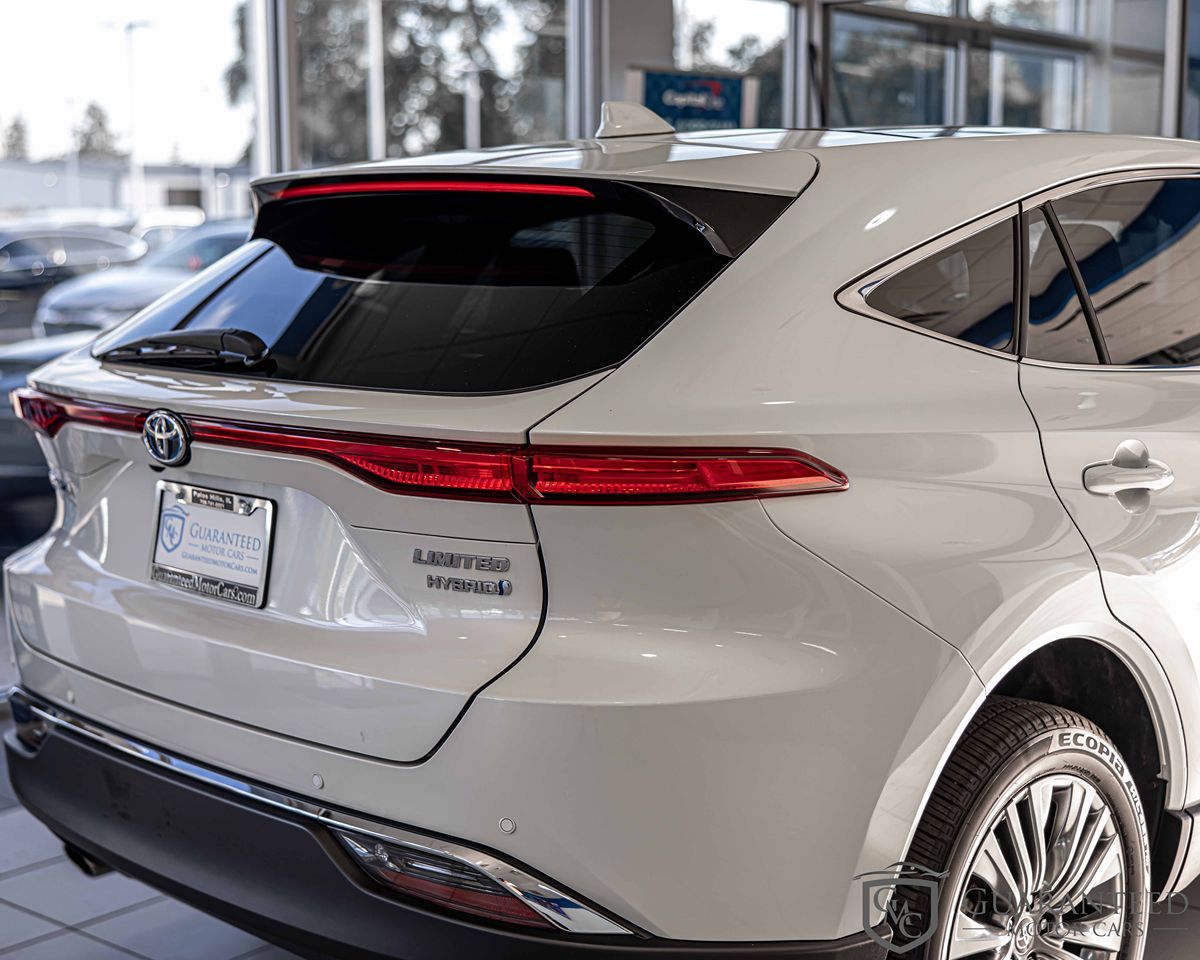 2021 Toyota Venza LE photo 13