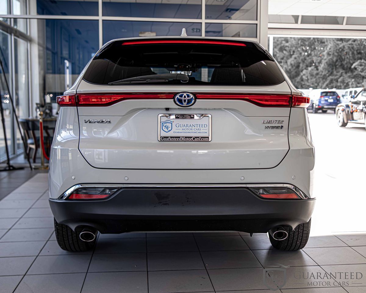 2021 Toyota Venza LE photo 14