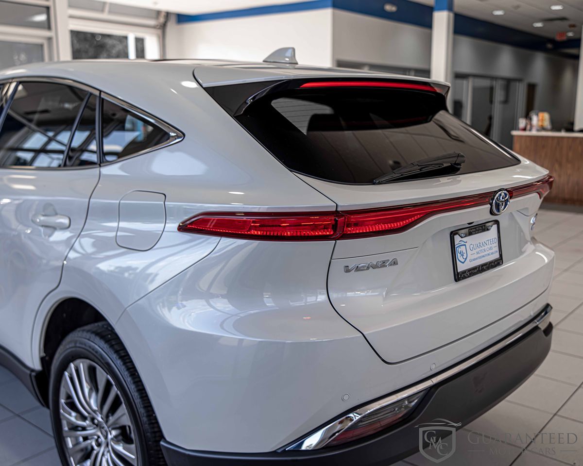 2021 Toyota Venza LE photo 15