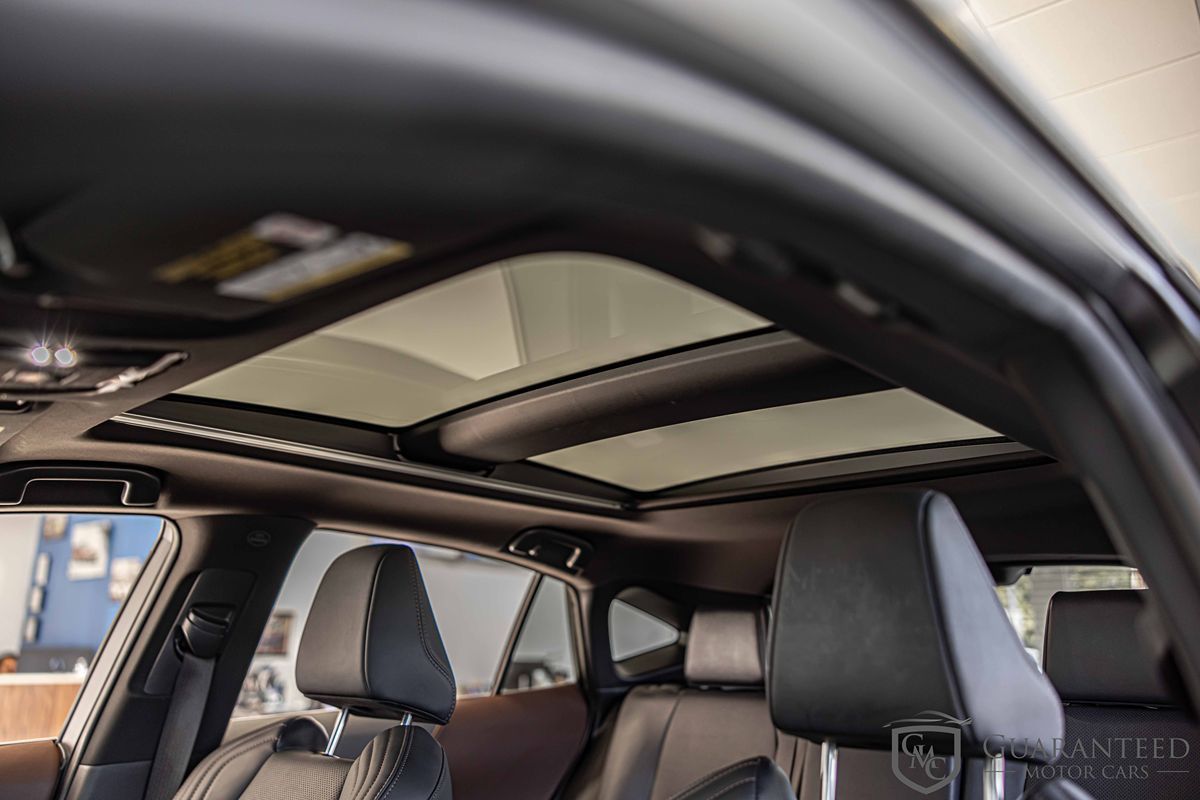 2021 Toyota Venza LE photo 19