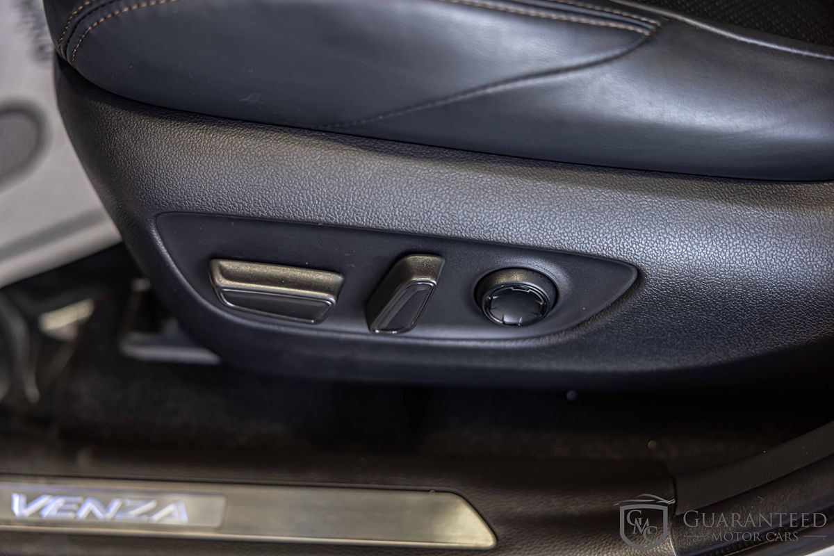 2021 Toyota Venza LE photo 22