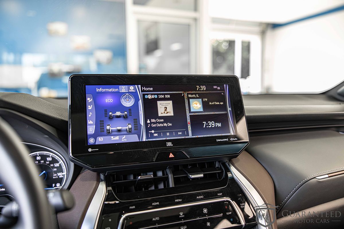 2021 Toyota Venza LE photo 26