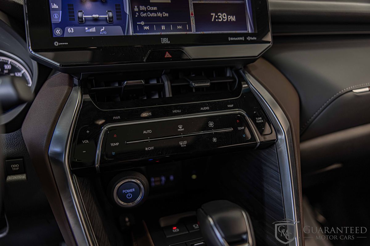 2021 Toyota Venza LE photo 27