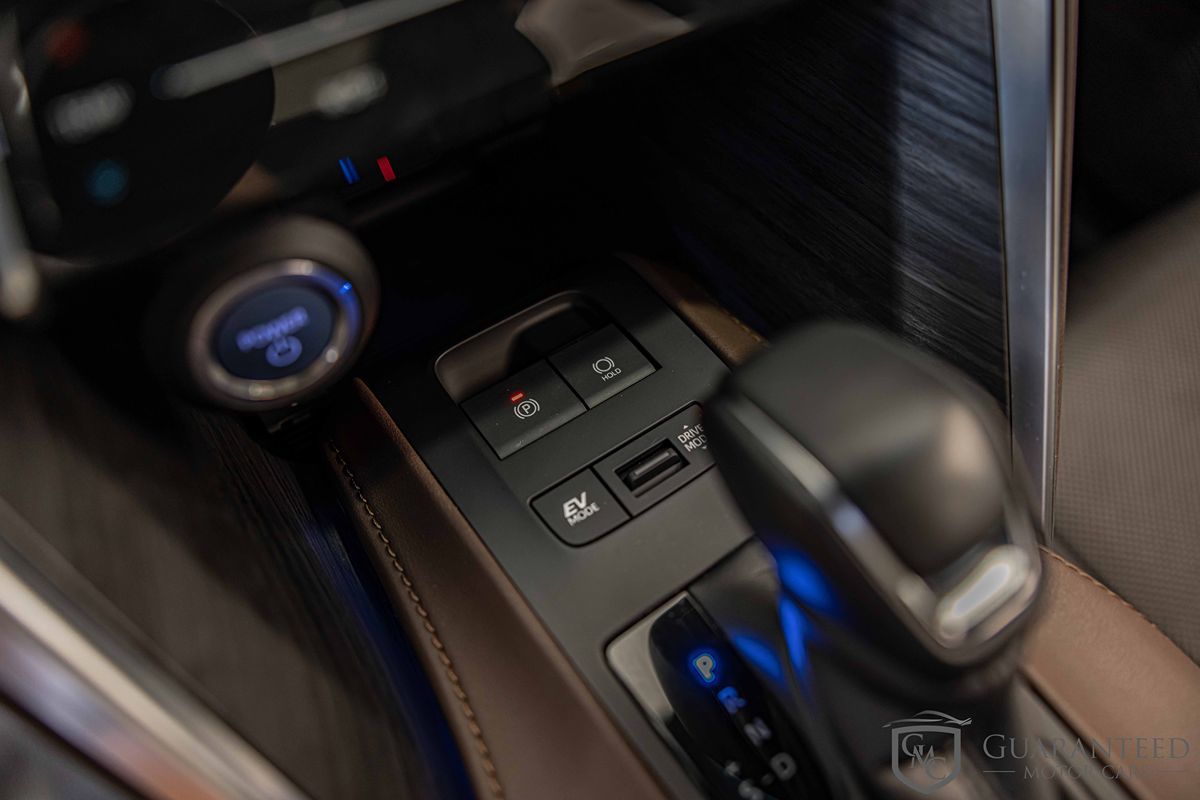 2021 Toyota Venza LE photo 28