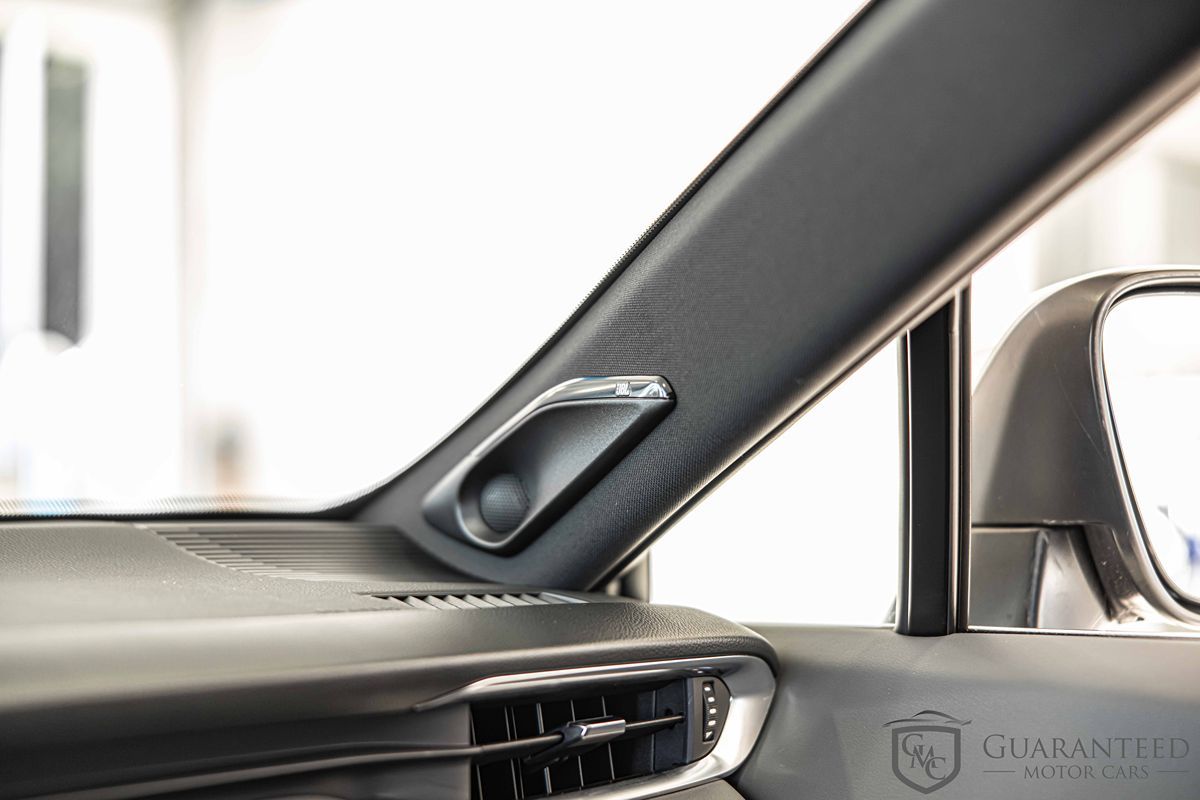 2021 Toyota Venza LE photo 30