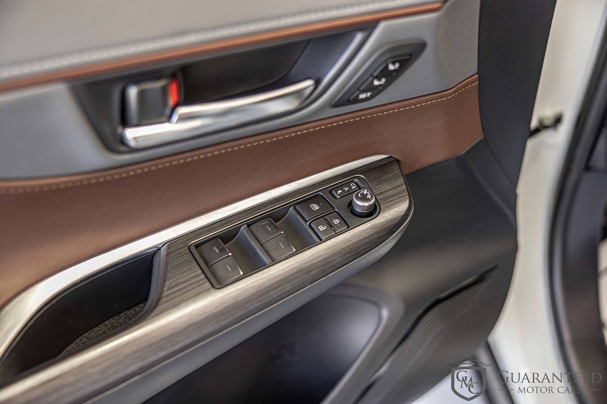 2021 Toyota Venza LE photo 31