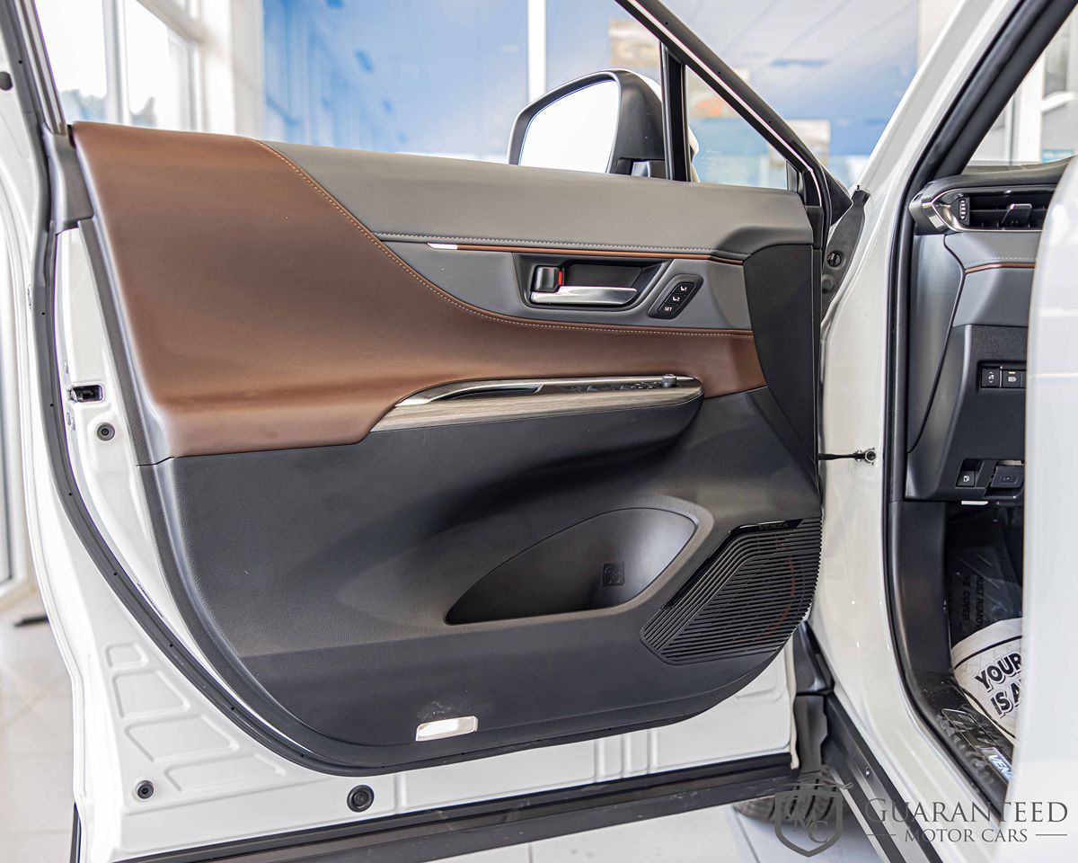 2021 Toyota Venza LE photo 32