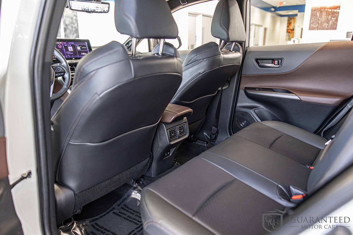2021 Toyota Venza LE photo 34