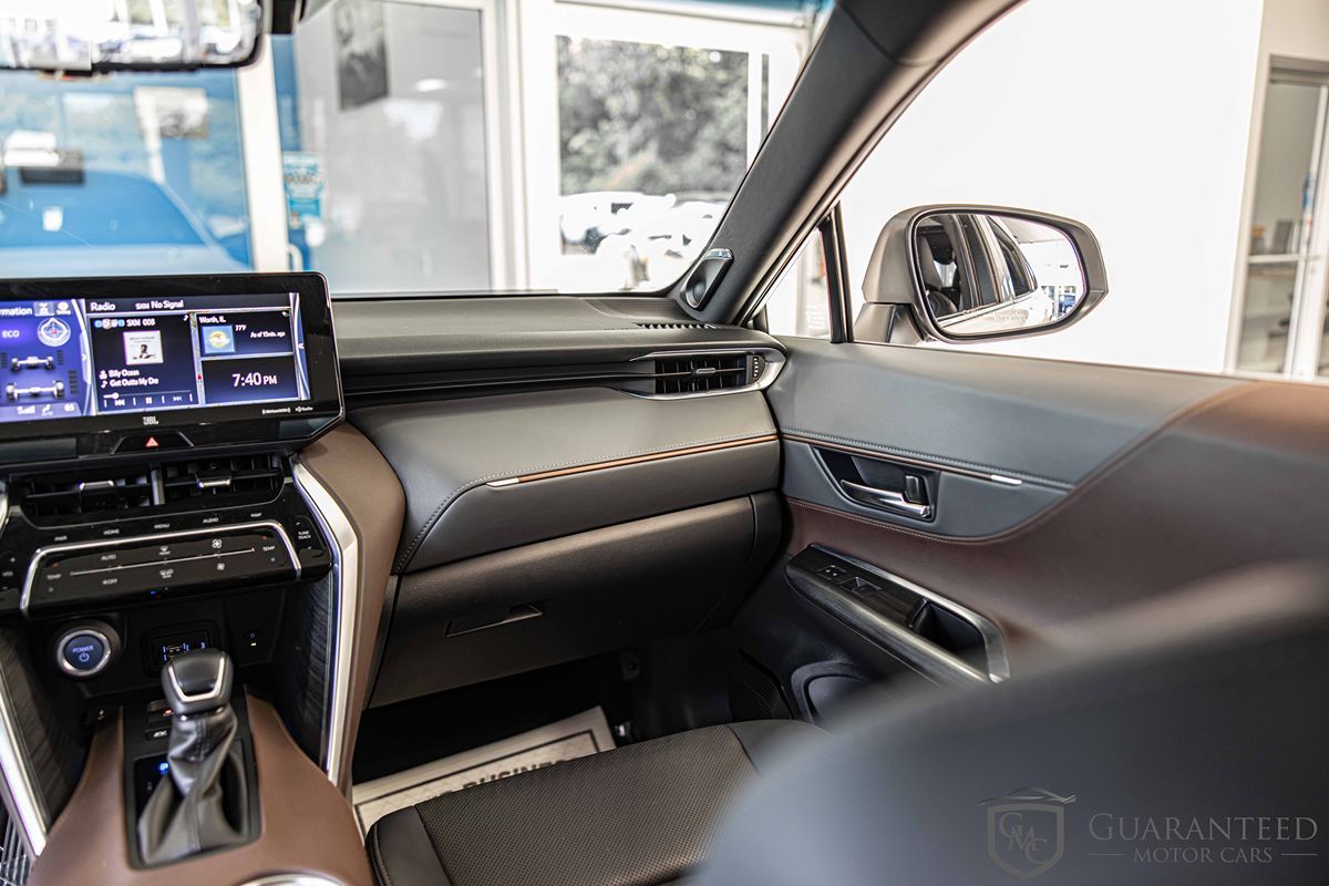 2021 Toyota Venza LE photo 39
