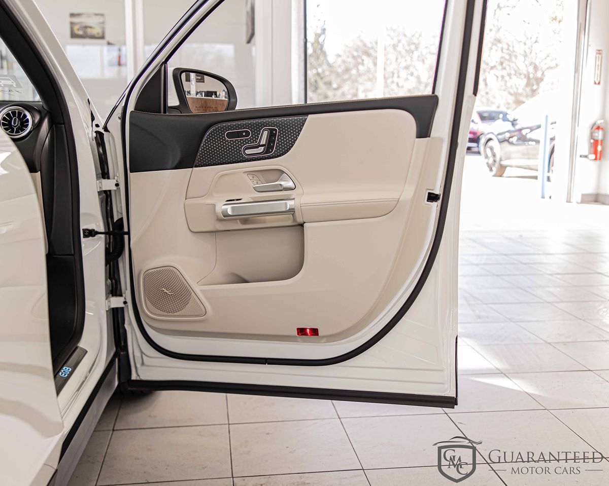 2024 Mercedes Benz EQB 300 photo 2