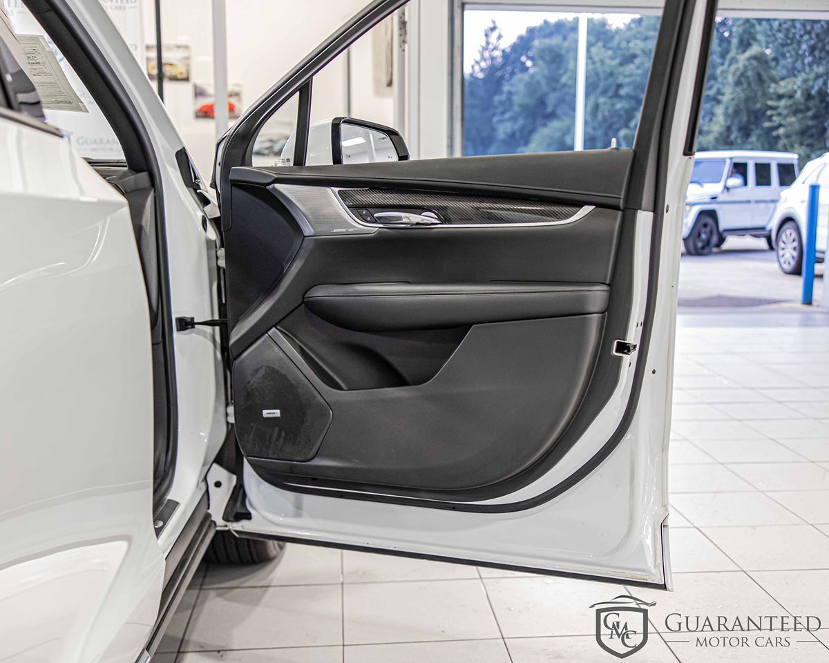 2022 Cadillac XT6 Sport photo 3