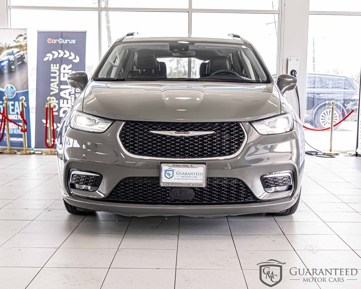 2022 Chrysler Pacifica Touring L photo 3