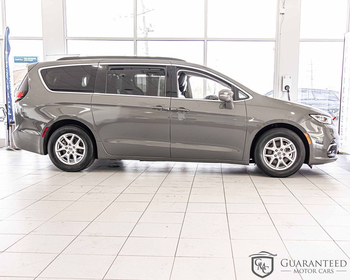 2022 Chrysler Pacifica Touring L - Photo 11