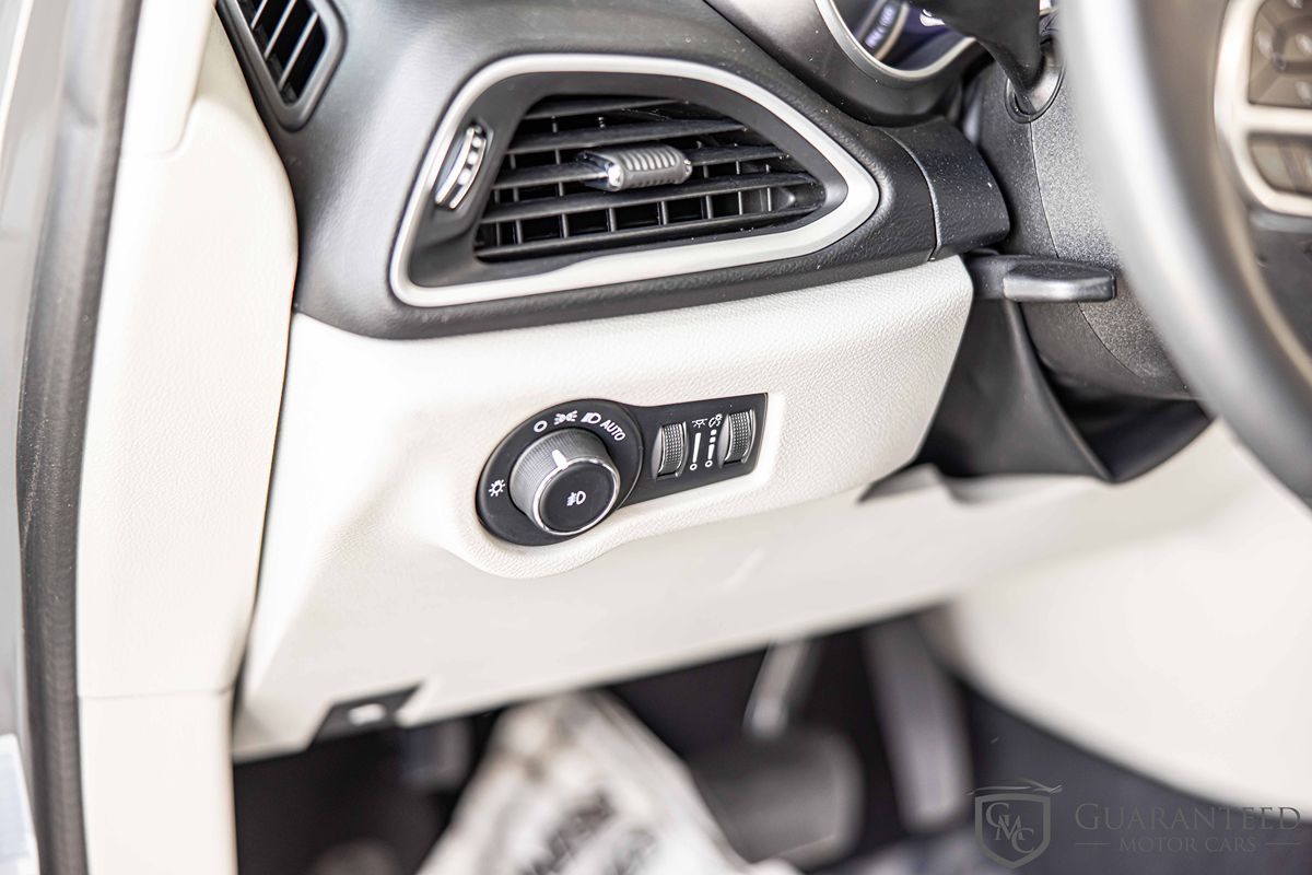 2022 Chrysler Pacifica Touring L - Photo 23
