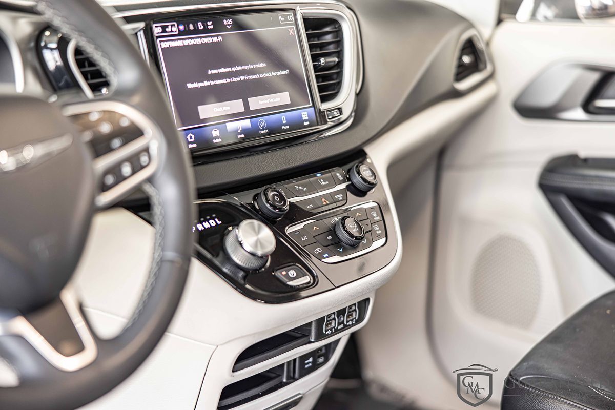 2022 Chrysler Pacifica Touring L - Photo 24