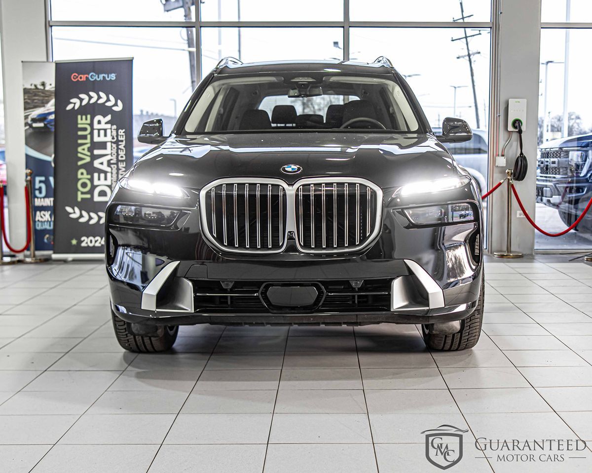 2025 BMW X7 - Image 3
