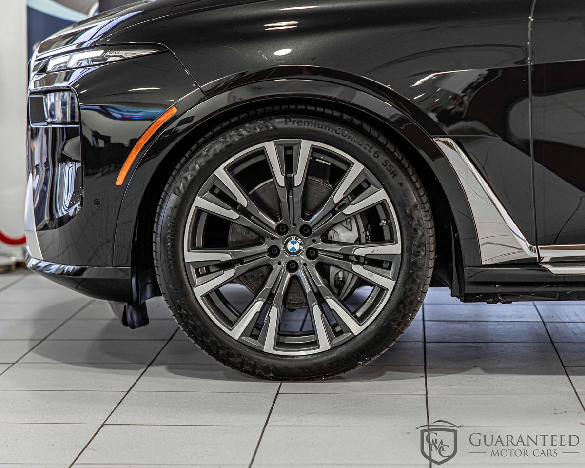2025 BMW X7 - Image 10